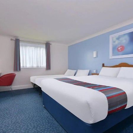 Travelodge Cardiff Airport Buitenkant foto